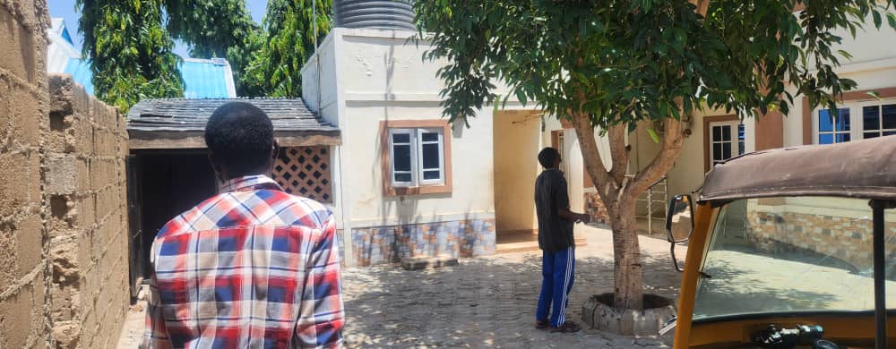 ROOM AND PALOR WITH SINGLE ROOM