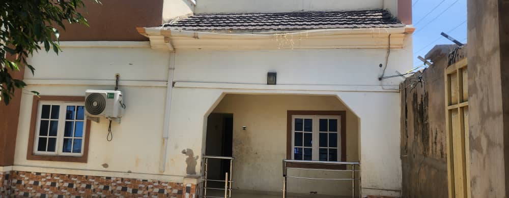 ROOM AND PALOR WITH SINGLE ROOM