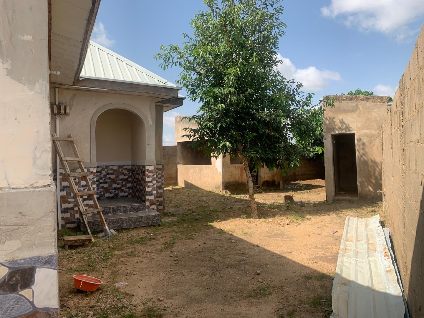 3 bedroom house with BQ