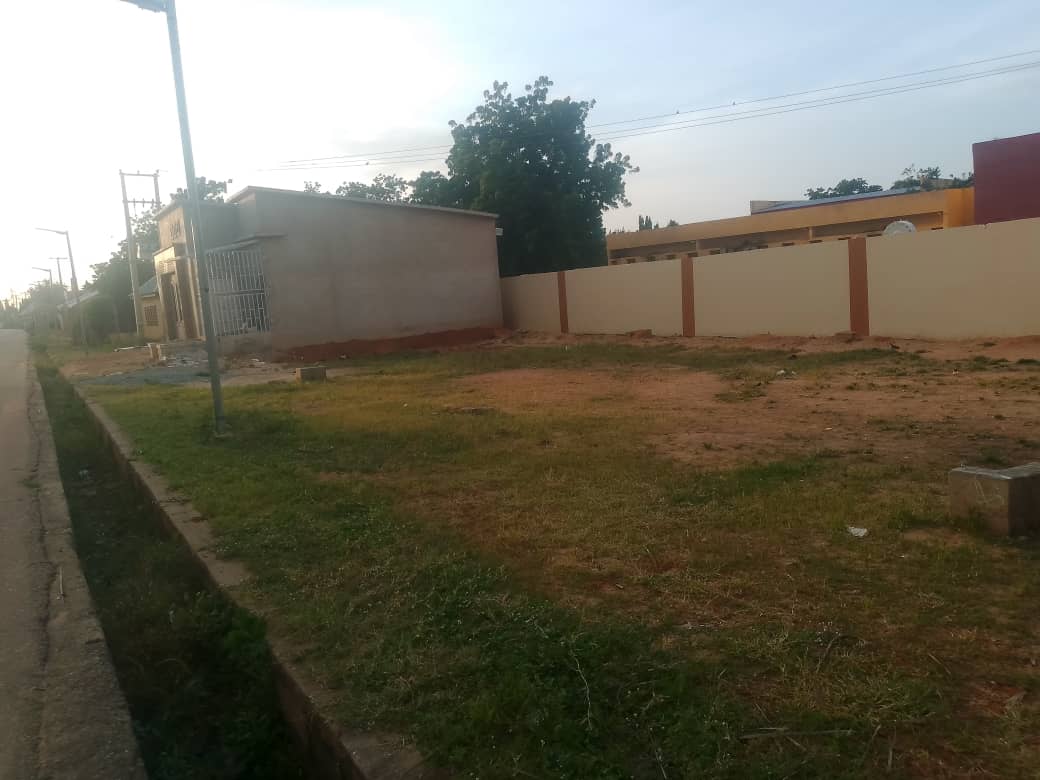 CONER SHOP PLOT FOR SALE GUJBA ROAD POLICE STN.