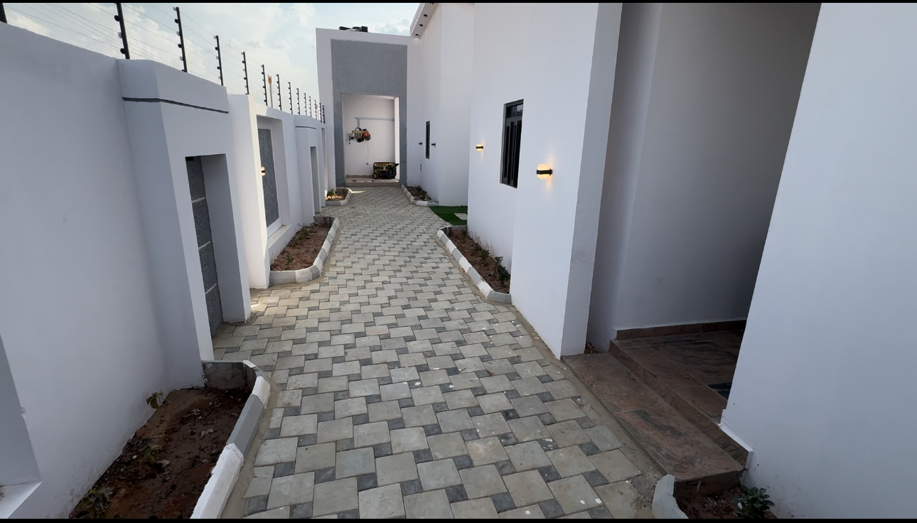 3 bedrooms with rest area 