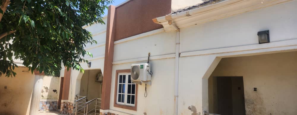 ROOM AND PALOR WITH SINGLE ROOM